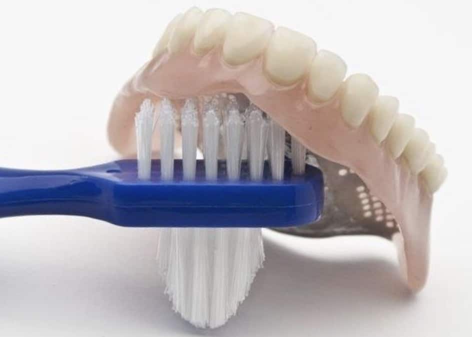 Clean dentures